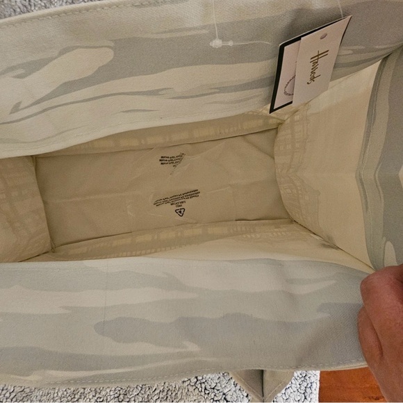 HARRODS
Large Architectural Building Shopper New Never Used - Picture 5 of 13